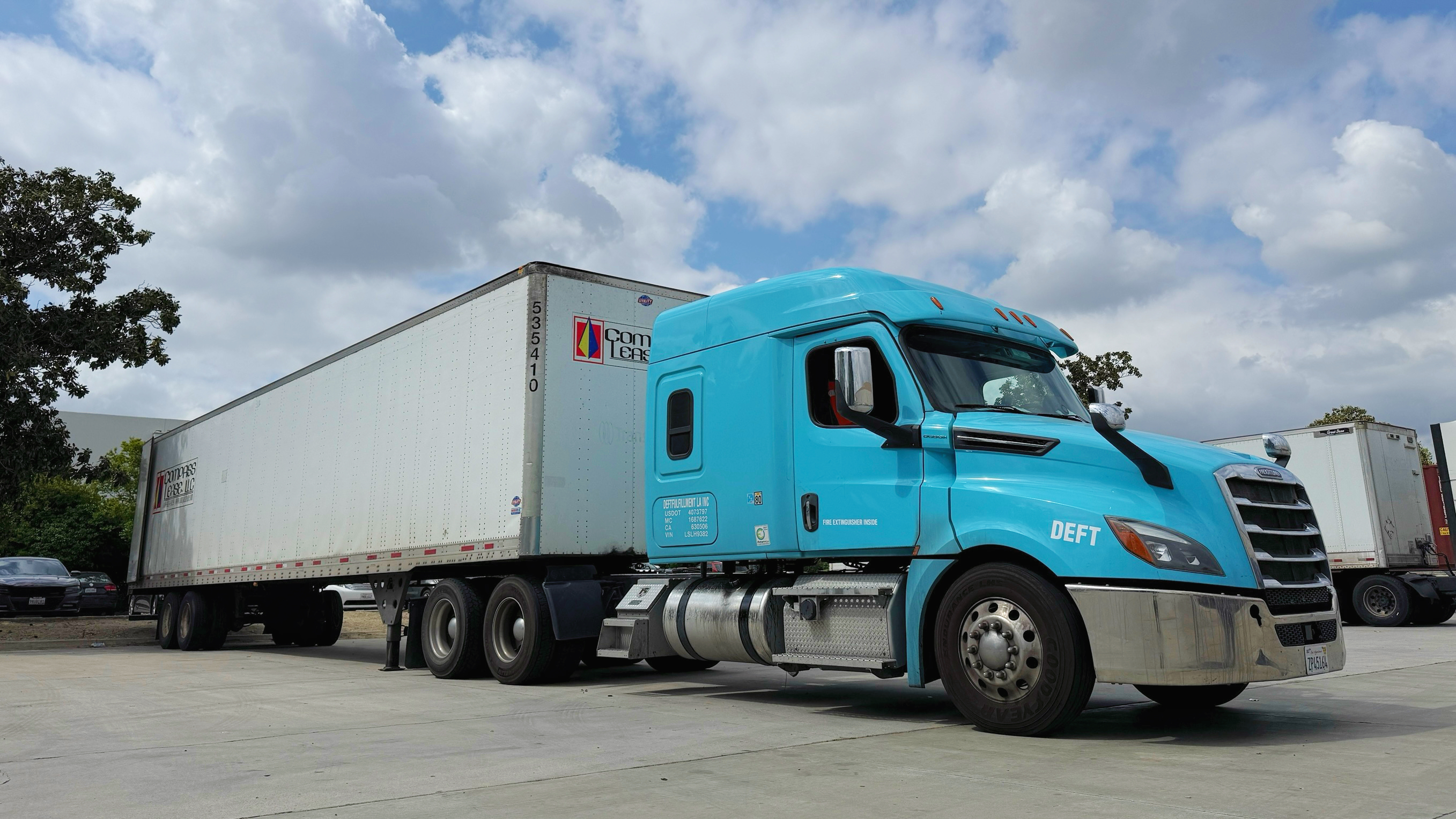 Deftfulfillment tractor and trailer with dedicated driver