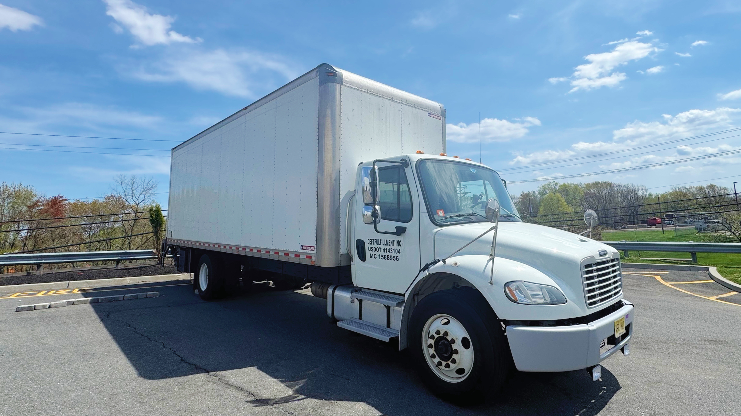 Deftfulfillment box truck ready for outbound handling